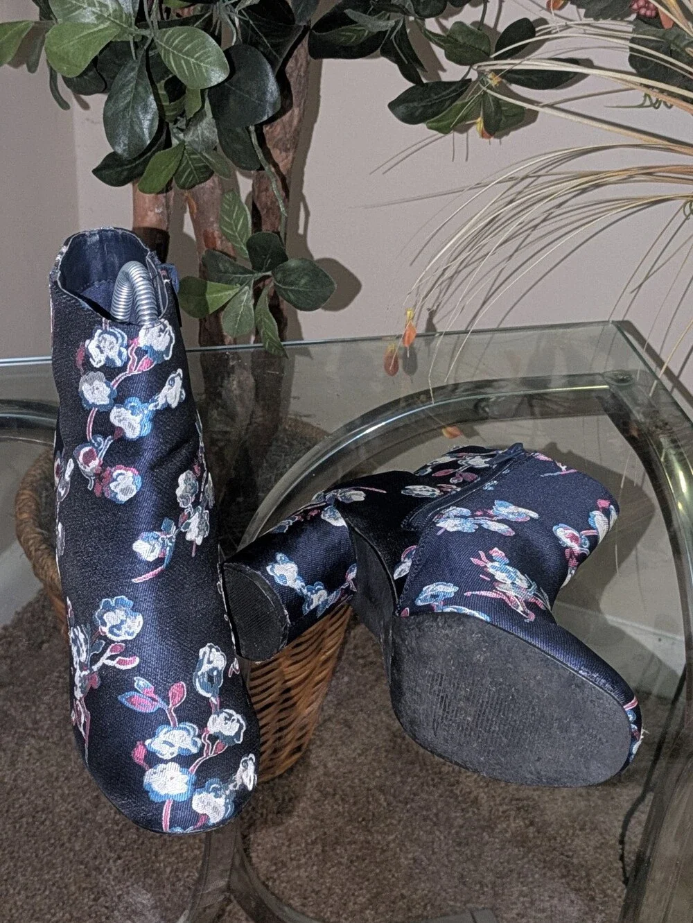 💥FINAL💥Urban Outfitters Black Floral Embroidered Ankle Boots - Picture 6 of 8